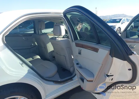 2012 Mercedes-Benz E 350 z USA, uszkodzony, nr VIN WDDHF5KB4CA642772